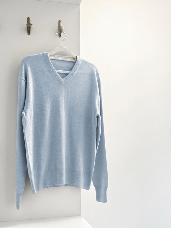Cashmere v neck sweater for men