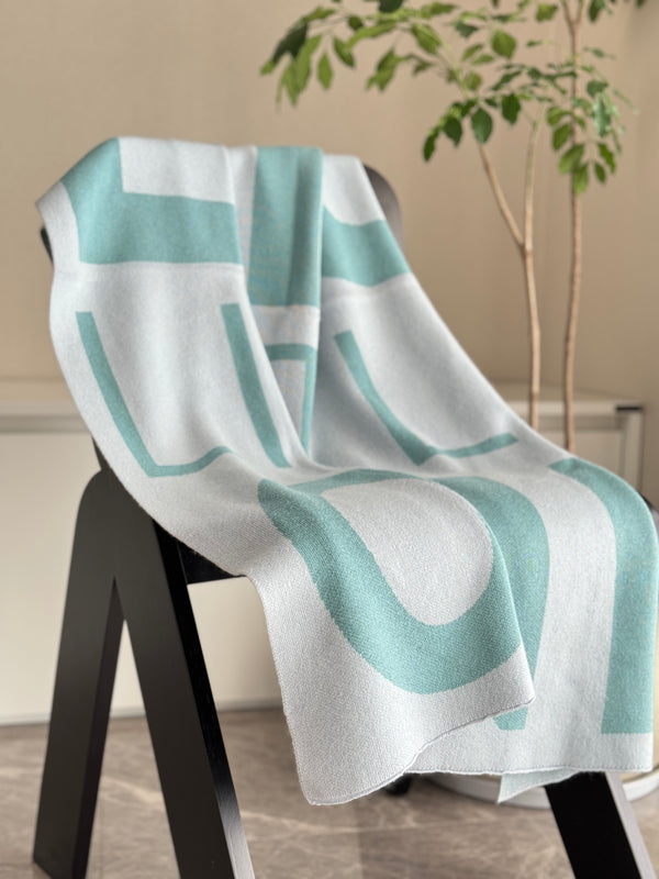 Cashmere jacquard knitted blanket